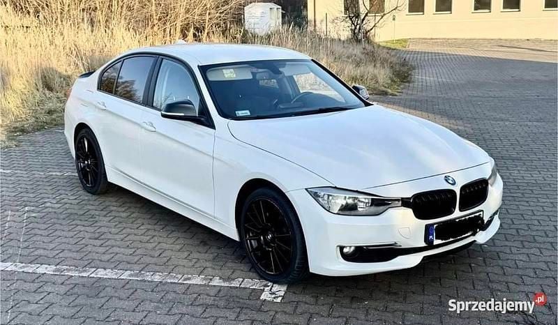 Biały Używany 2014 BMW 320 Luxury Line Sedan/Limuzyna | 36 500 zł (Super Cena) - Obraz 1/4