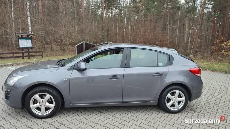 Grafitowy Używany 2012 Chevrolet Cruze Hatchback | 15 500 zł (Uczciwa cena) - Obraz 1/4