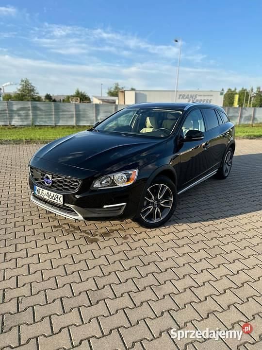 Czarny Używany 2017 Volvo V60 CC Kombi | 60 900 zł (Dość drogi) - Obraz 1/4