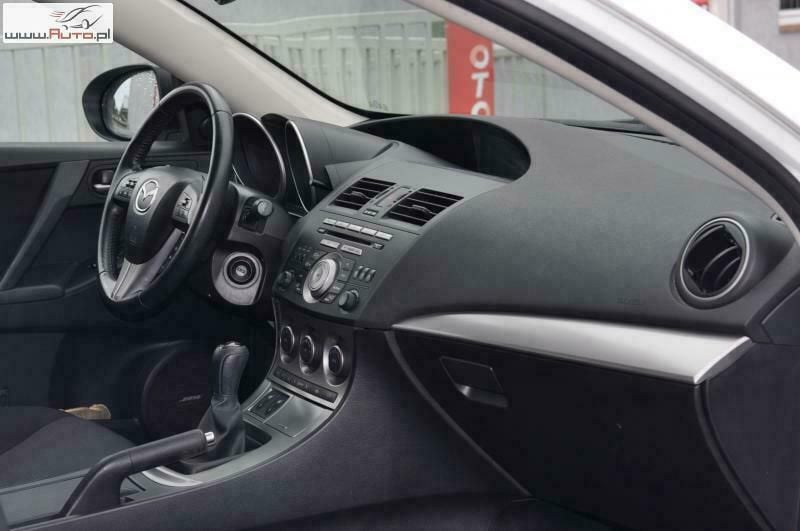 Używany Mazda 3 109 KM (80 kW) 2010 Biały Hatchback