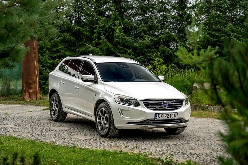 Biały Używany 2016 Volvo XC60 SUV | 54 777 zł (Super Cena) - Obraz 1/4