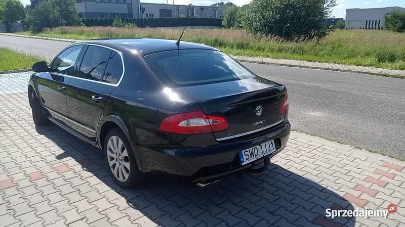 Czarny Używany 2009 Skoda Superb Sedan/Limuzyna | 27 900 zł (Uczciwa cena) - Obraz 1/4