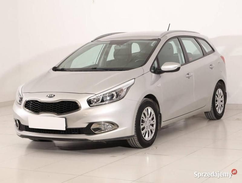 Używany Kia Ceed 2014 Srebrny Hatchback