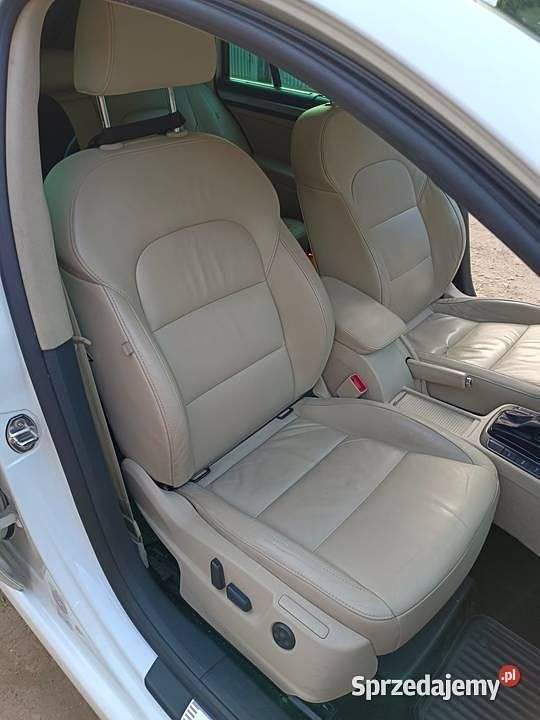 Biały Używany 2011 Skoda Superb Kombi | 37 000 zł (Super Cena) - Obraz 1/4