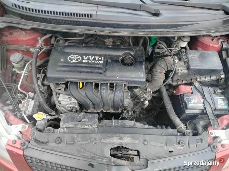 Czerwony Używany 2002 Toyota Verso Minivan | 5900 zł - Obraz 1/4