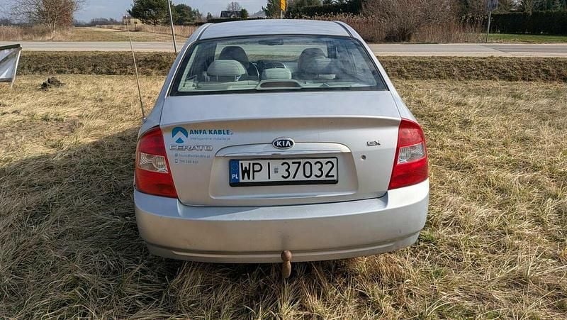 Używany Kia Cerato 2005 Srebrny Sedan/Limuzyna