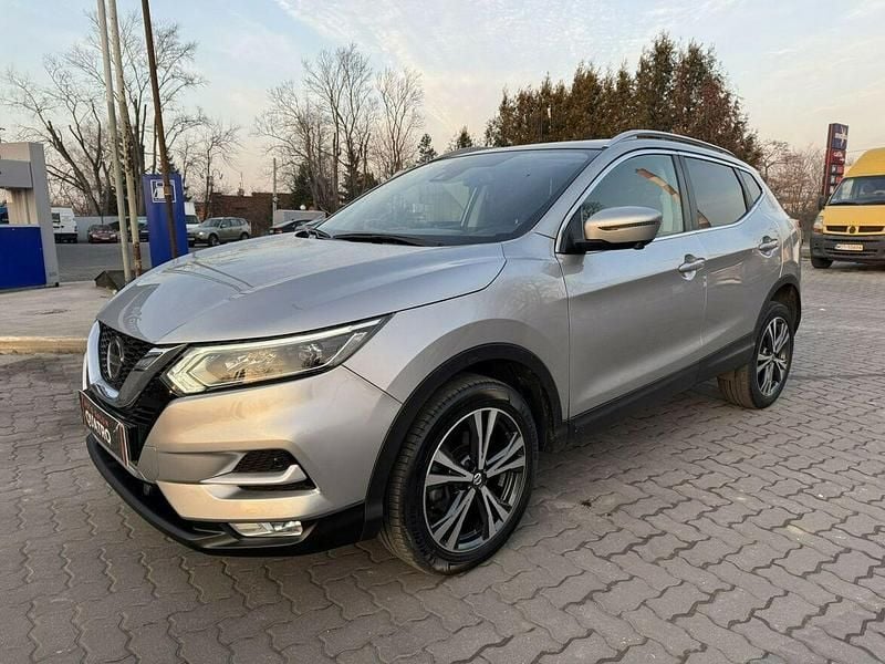Srebrny Używany 2018 Nissan Qashqai SUV | 65 000 zł (Dość drogi) - Obraz 1/4