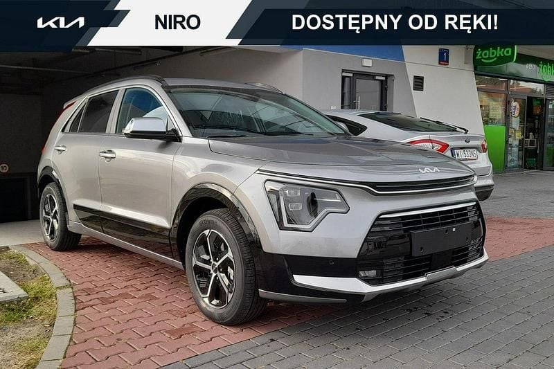 Srebrny (metalik) Nowe 2025 Kia Niro SUV | 139 900 zł (Dość drogi) - Obraz 1/4
