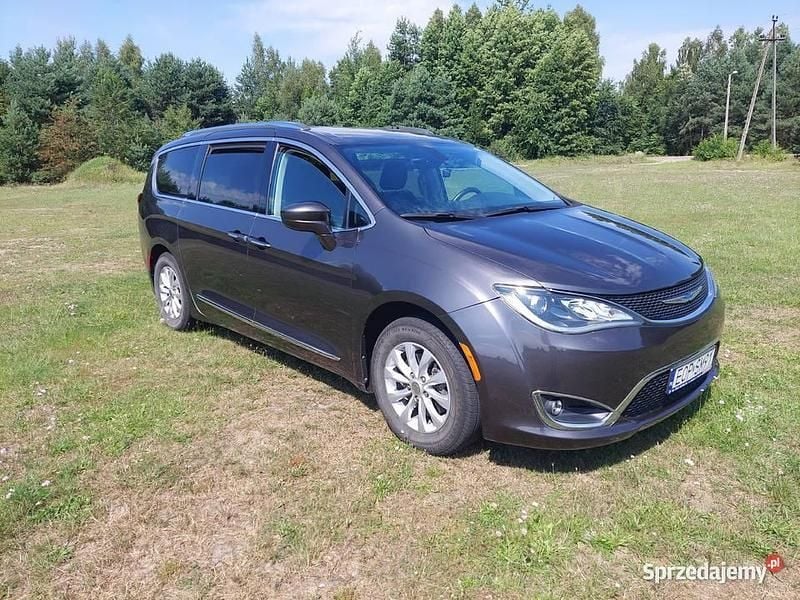 Używany 2018 Chrysler Pacifica Touring SUV | 74 000 zł - Obraz 1/4