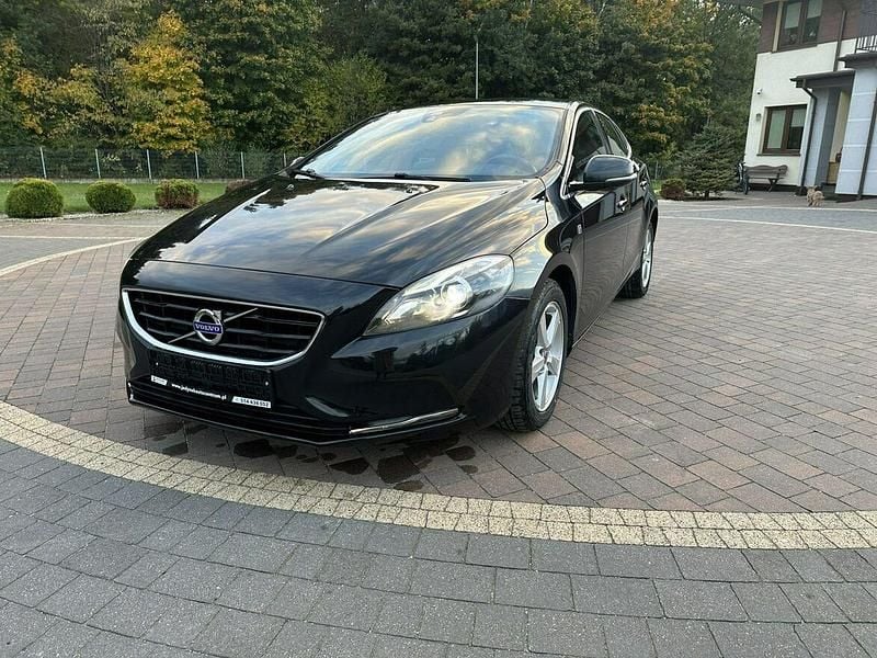 Używany Volvo V40 115 KM (84 kW) 2015 Czarny Kombi