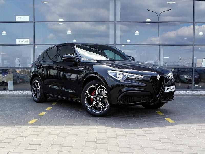 Lakier metalizowany czarny volcano black Nowe 2025 Alfa Romeo Stelvio Veloce SUV | 315 200 zł - Obraz 1/4