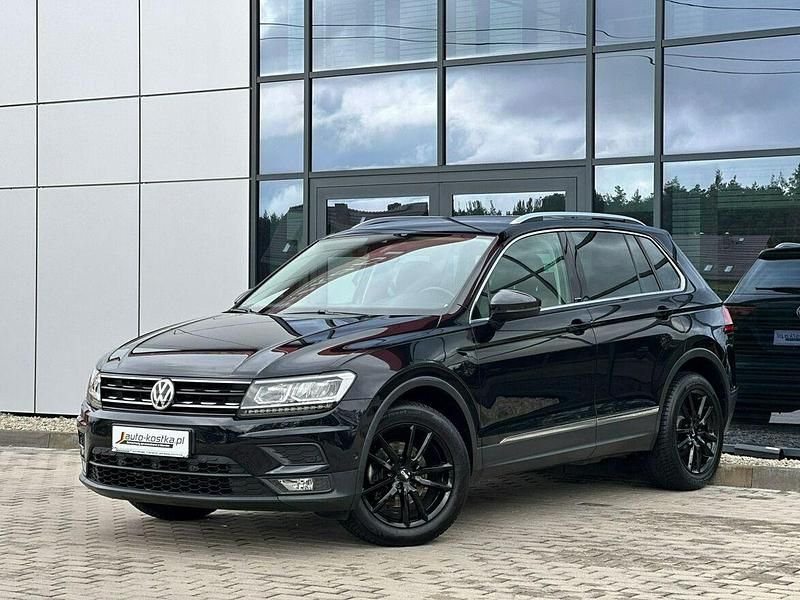 Czarny (metalik) Używany 2020 VW Tiguan SUV | 84 599 zł (Uczciwa cena) - Obraz 1/3