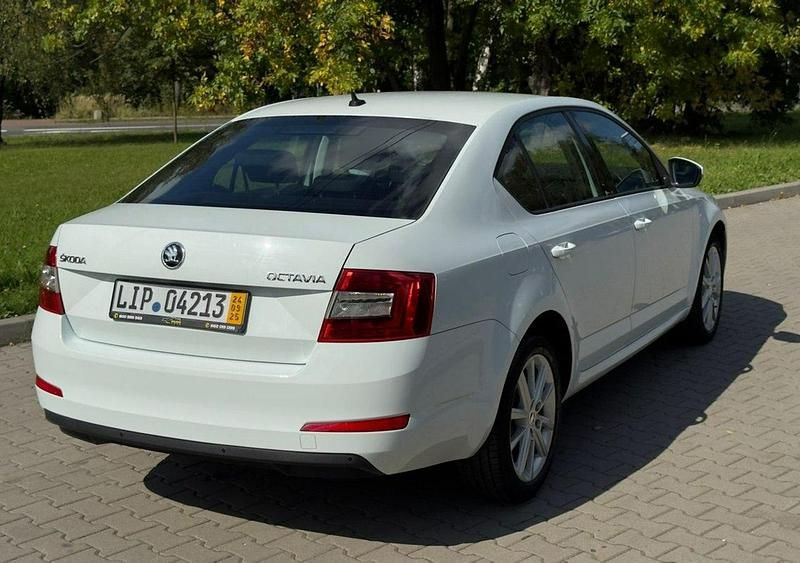 Używany Skoda Octavia Sport 105 KM (77 kW) 2014 Biały Sedan/Limuzyna