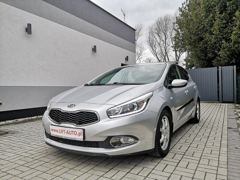 Srebrny Używany 2014 Kia Ceed 2 Hatchback | 39 900 zł - Obraz 1/4
