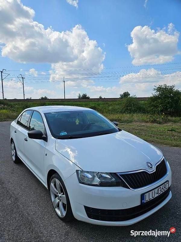 Biały Używany 2014 Skoda Rapid Sedan/Limuzyna | 21 500 zł (Drogi) - Obraz 1/4