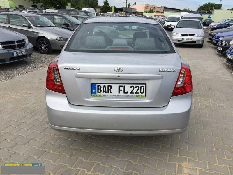 Używany Chevrolet Nubira 122 KM (89 kW) 2003 Srebrny (metallic) Sedan/Limuzyna