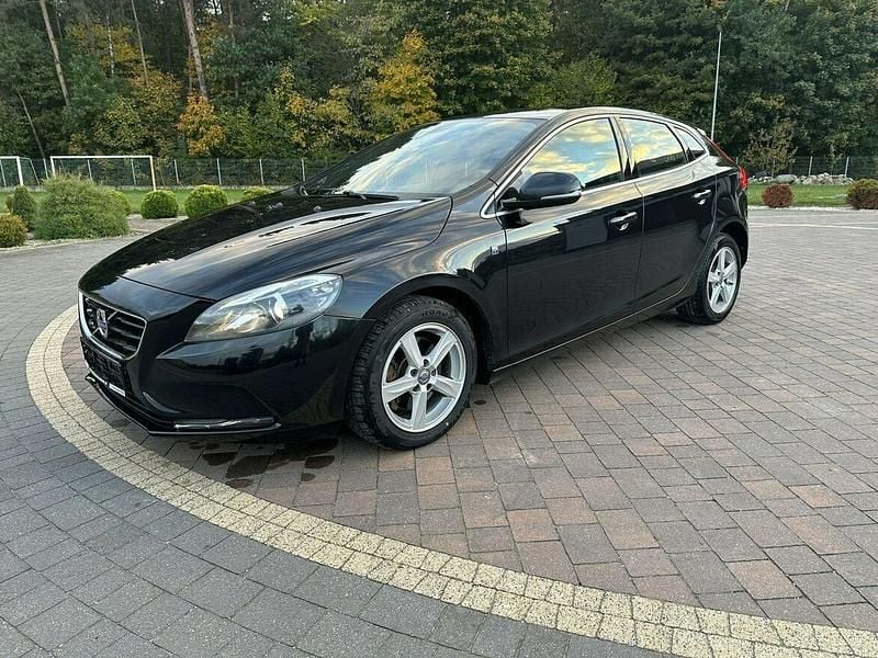 Używany Volvo V40 115 KM (84 kW) 2015 Czarny Kombi