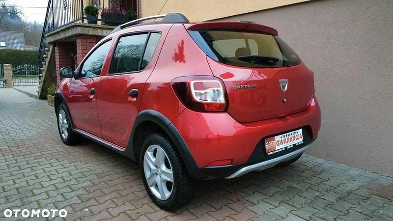 Używany Dacia Sandero Stepway 90 KM (66 kW) 2014 Czerwony Minivan
