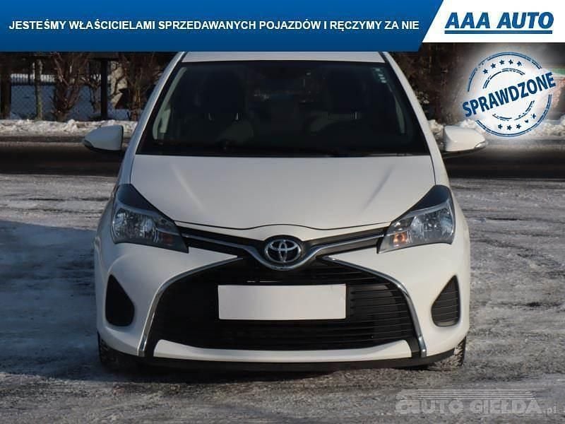 Używany Toyota Yaris 69 KM (50 kW) 2015 Biały Hatchback