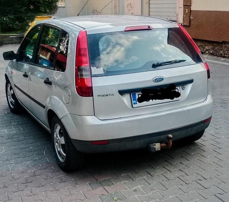 Srebrny Używany 2005 Ford Fiesta Hatchback | 1800 zł (Super Cena) - Obraz 1/4
