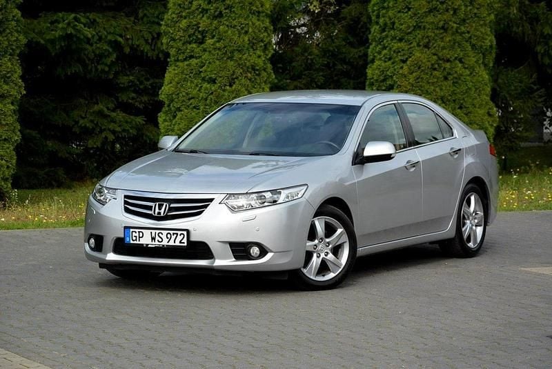 Używany Honda Accord 156 KM (114 kW) 2011 Srebrny Sedan/Limuzyna