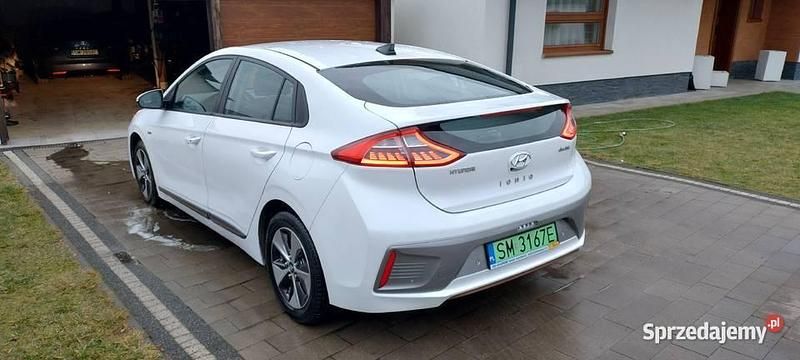 Używany 2017 Hyundai Ioniq Hatchback | 49 900 zł - Obraz 1/3