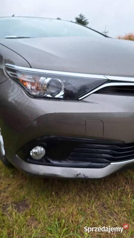 Brązowy Używany 2017 Toyota Auris Hatchback | 54 000 zł - Obraz 1/1