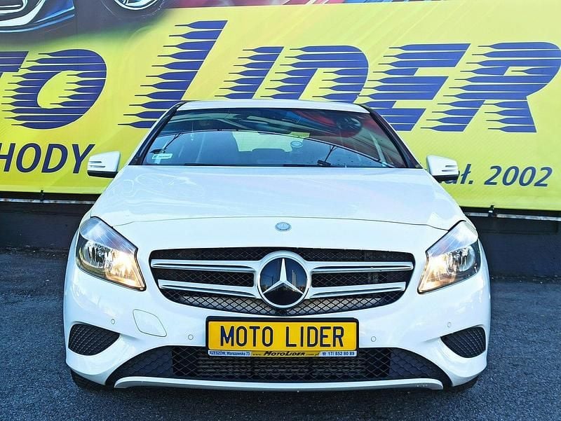 Używany Mercedes A180 122 KM (89 kW) 2013 Biały Hatchback