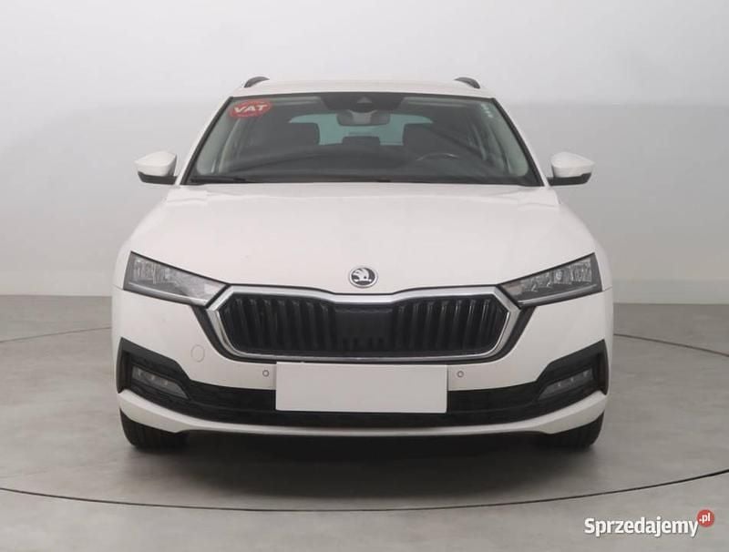 Biały Używany 2022 Skoda Octavia Kombi | 56 999 zł (Uczciwa cena) - Obraz 1/4