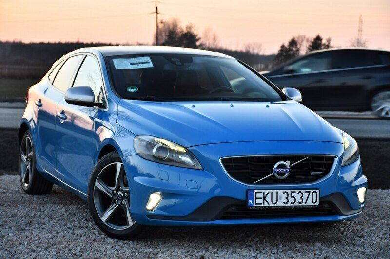 Niebieski ciemny (metalik) Używany 2013 Volvo V40 Kombi | 37 999 zł (Dość drogi) - Obraz 1/4