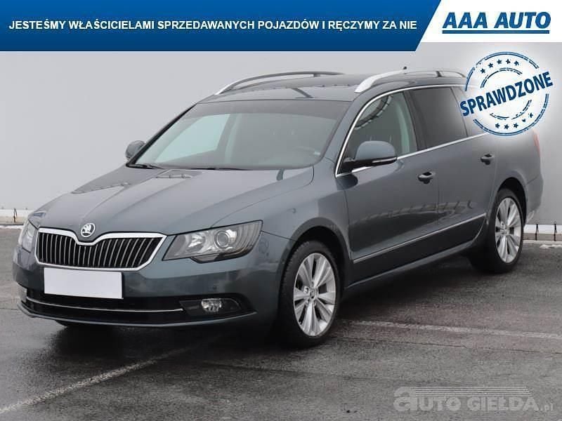 Używany Skoda Superb 105 KM (77 kW) 2014 Szary