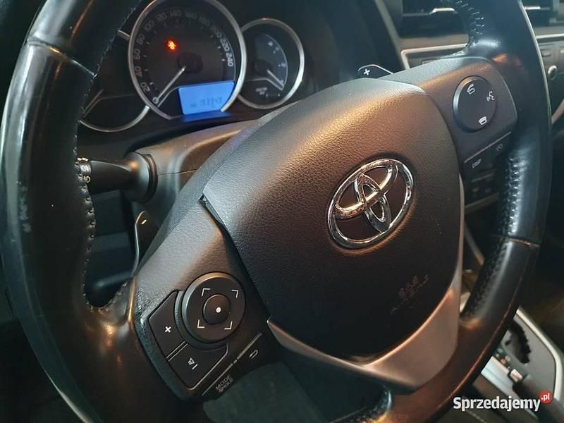 Używany Toyota Auris Multidrive S 2013 Srebrny Hatchback