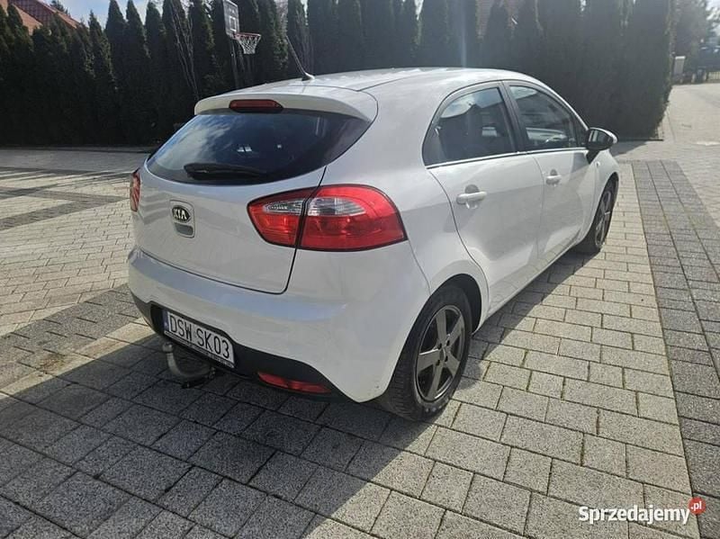 Używany Kia Rio 85 KM (62 kW) 2014 Biały Hatchback