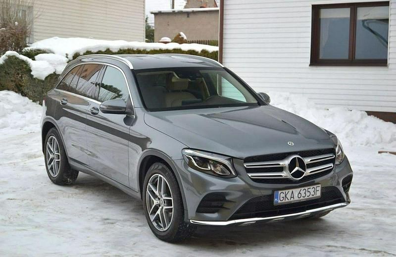 Używany Mercedes GLC250 AMG 211 KM (155 kW) 2018 Szary SUV