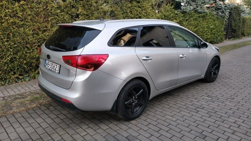 Używany Kia Ceed 145 KM (106 kW) 2014 Srebrny (metalik) Hatchback