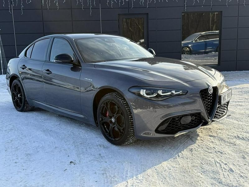 Szary (metalik) Używany 2023 Alfa Romeo Giulia Veloce Sedan/Limuzyna | 179 900 zł - Obraz 1/3