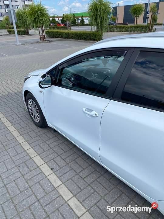 Biały Używany 2017 Kia Ceed Kombi | 22 900 zł (Super Cena) - Obraz 1/4