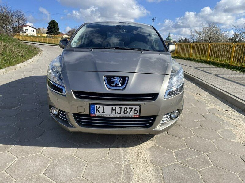 Używany Peugeot 5008 114 KM (83 kW) 2013 Złoty Minivan