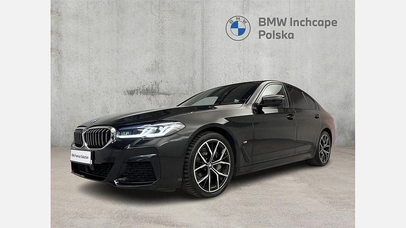 Black sapphire metallic metalizowany Używany 2023 BMW 530 Shadowline Sedan/Limuzyna | 239 900 zł (Drogi) - Obraz 1/3