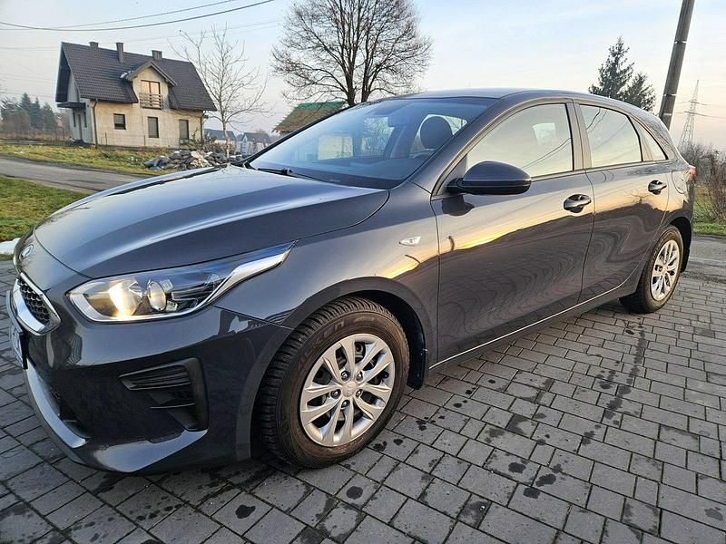 Używany Kia Ceed 120 KM (88 kW) 2019 Biały Hatchback