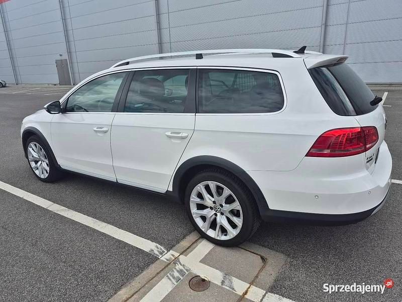 Biały Używany 2012 VW Passat Alltrack Kombi | 42 900 zł (Uczciwa cena) - Obraz 1/4