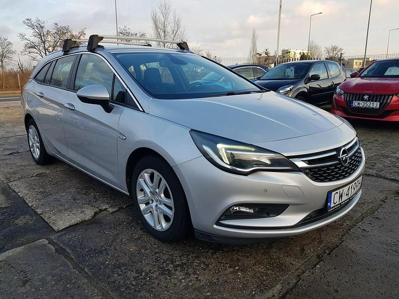 Używany Opel Astra 110 KM (80 kW) 2018 Srebrny Kombi