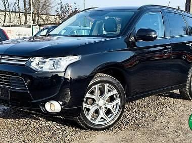 Używany Mitsubishi Outlander P-HEV 121 KM (88 kW) 2014 Czarny SUV
