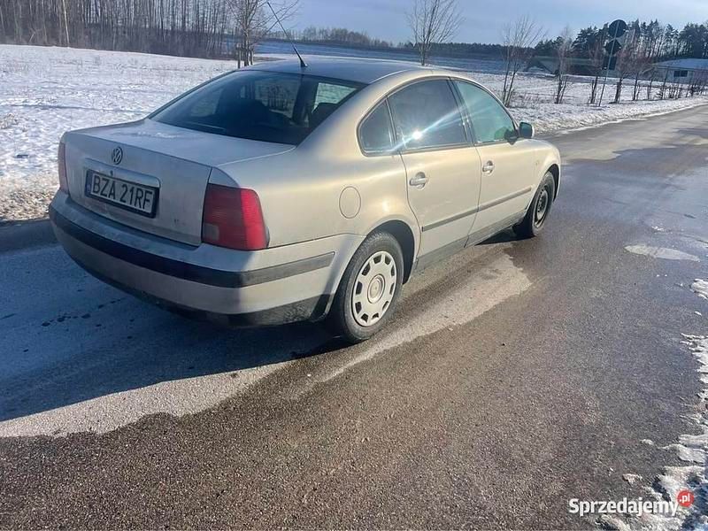 Używany VW Passat 1999 Srebrny Sedan/Limuzyna