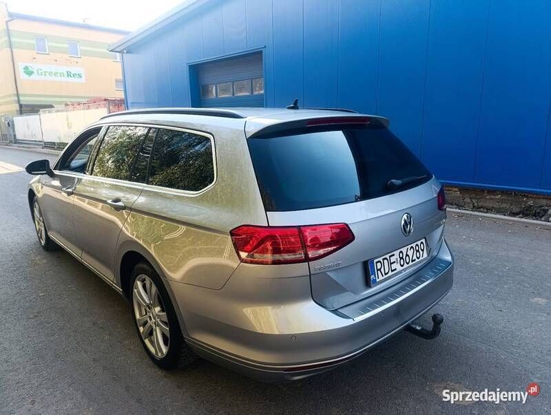 Złoty Używany 2016 VW Passat Sedan/Limuzyna | 58 900 zł (Drogi) - Obraz 1/4