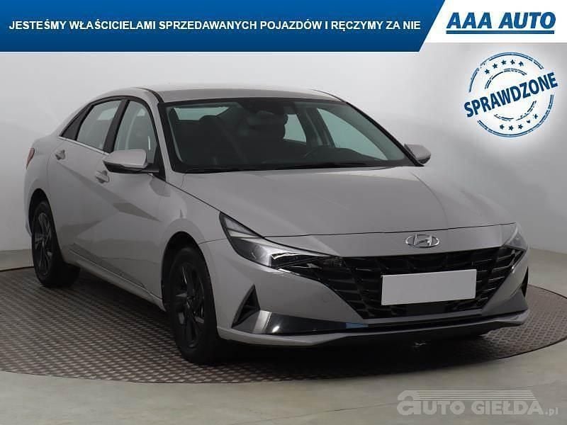 Używany Hyundai Elantra 2023 Srebrny Sedan/Limuzyna