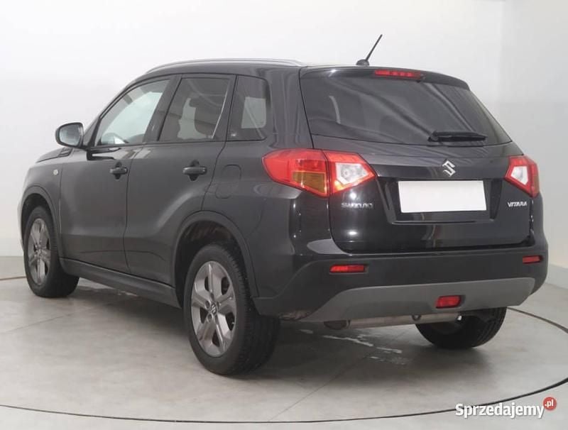 Używany Suzuki Vitara 120 KM (88 kW) 2017 Czarny SUV