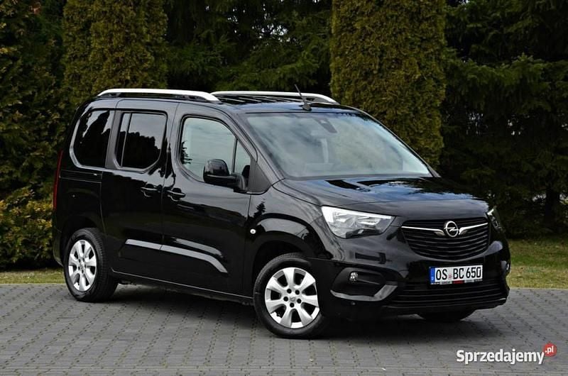 Czarny Używany 2018 Opel Combo Minivan | 42 900 zł (Super Cena) - Obraz 1/4