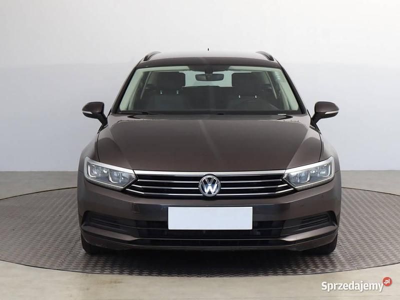 Brązowy Używany 2017 VW Passat Kombi | 51 499 zł (Dobra cena) - Obraz 1/4