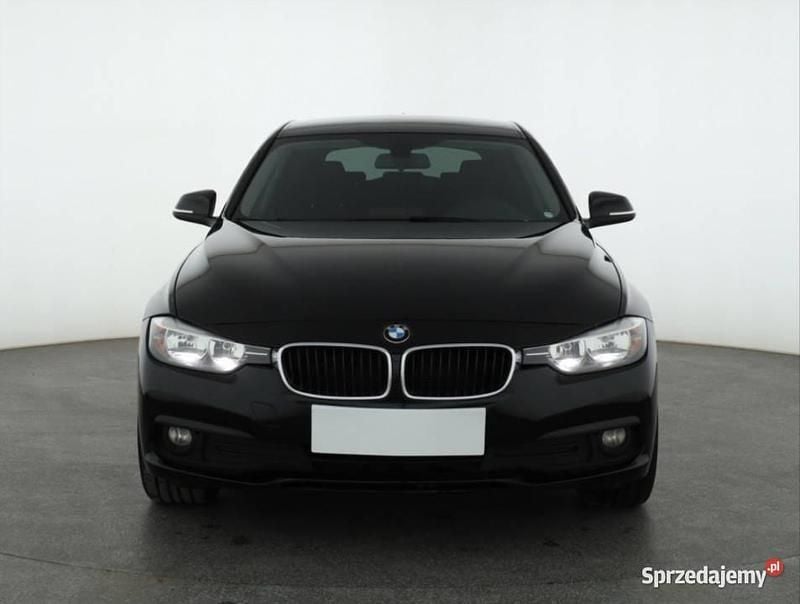 Czarny Używany 2016 BMW 318 Kombi | 46 499 zł (Dobra cena) - Obraz 1/4